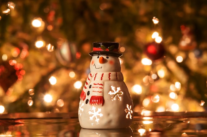 Christmas_candle_snowman_with_lights.jpg